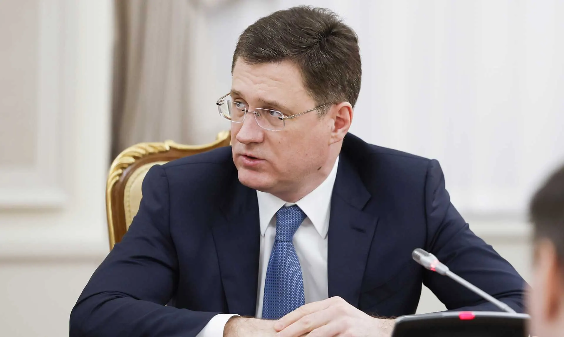 Вице‑премьер сообщил, что в целом поставки бензина и дизтоплива достаточны; отдельные перебои на АЗС связывают с логистикой, федеральный штаб и регионы принимают меры.