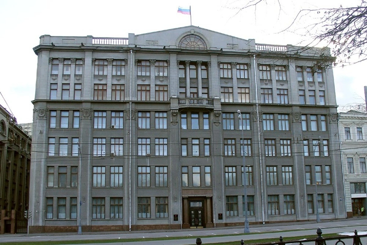 Три источника в провластных СМИ сообщили, что администрации президента рекомендовало не публиковать фото и видео последствий атак украинских войск и усилить показ «успехов» российских ударов.