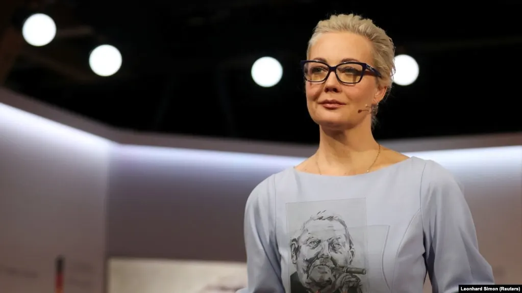 Российские власти объявили HRF нежелательной организацией и запретили её деятельность в стране, отмечая дискредитирующую работу в отношении Вооружённых сил и связанных структур.
