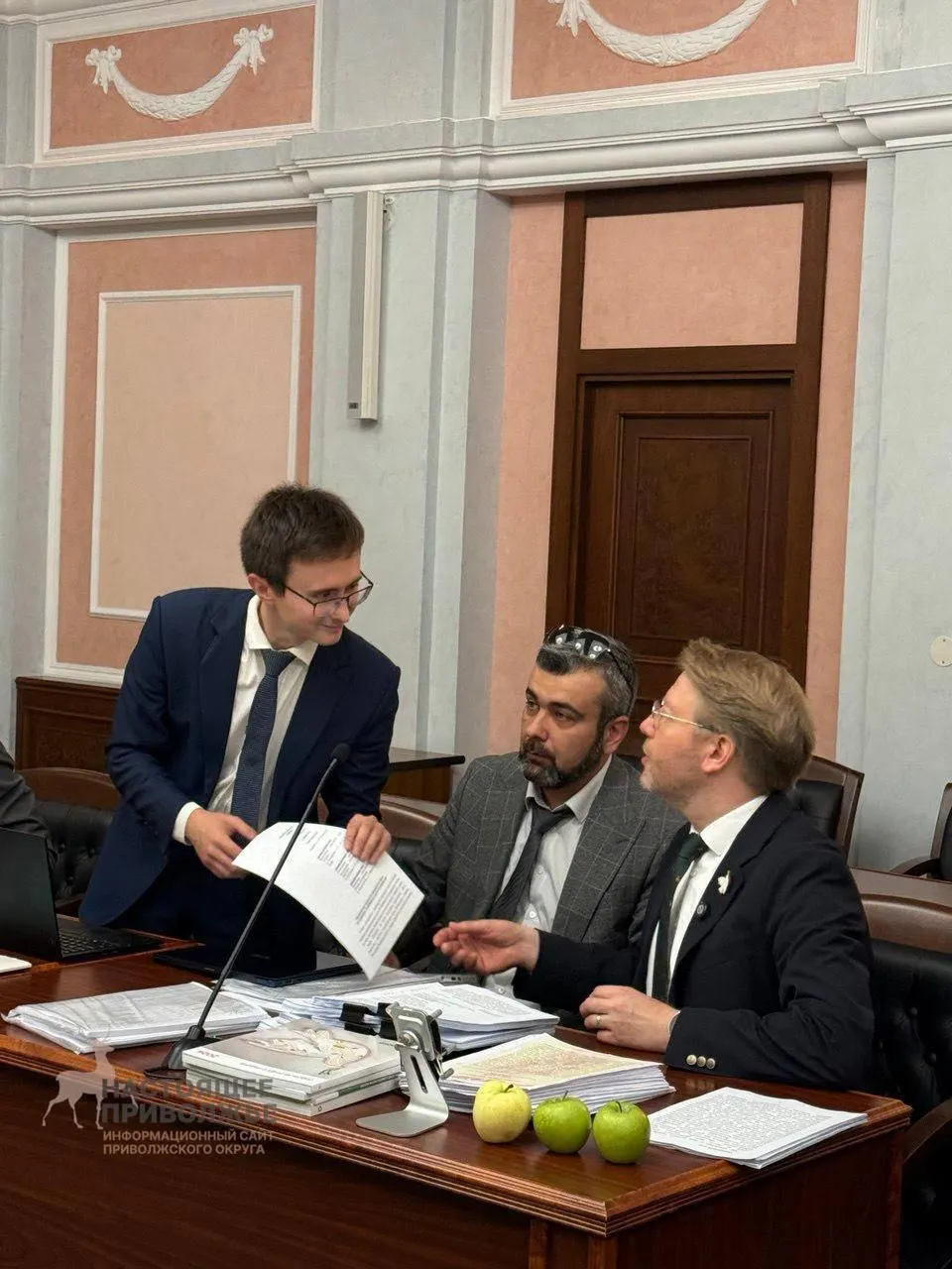 Суд указал на использование материалов без разрешения правообладателей и данные о пожертвованиях иностранного происхождения, после чего кампанию исключили из регистрации.