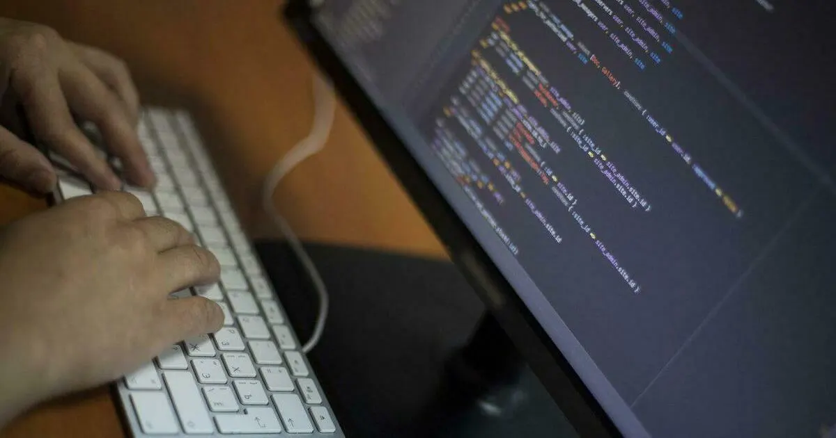 Злоумышленники убеждают педагогов пройти регистрацию на фиктивной платформе якобы для контроля успеваемости и повышения качества образования.