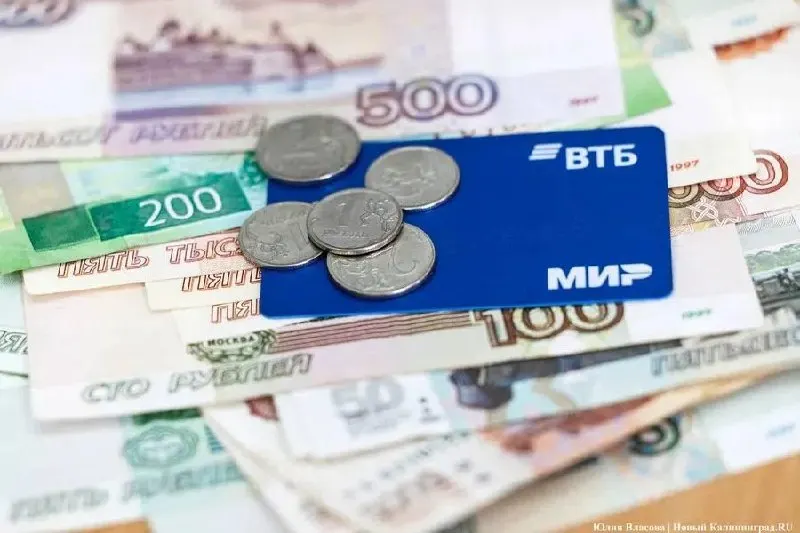 В России объявлена дата старта третьей формы национальной валюты; банки заявляют о готовности запустить цифровой рубль и предлагать депозиты и кредиты в новой валюте.