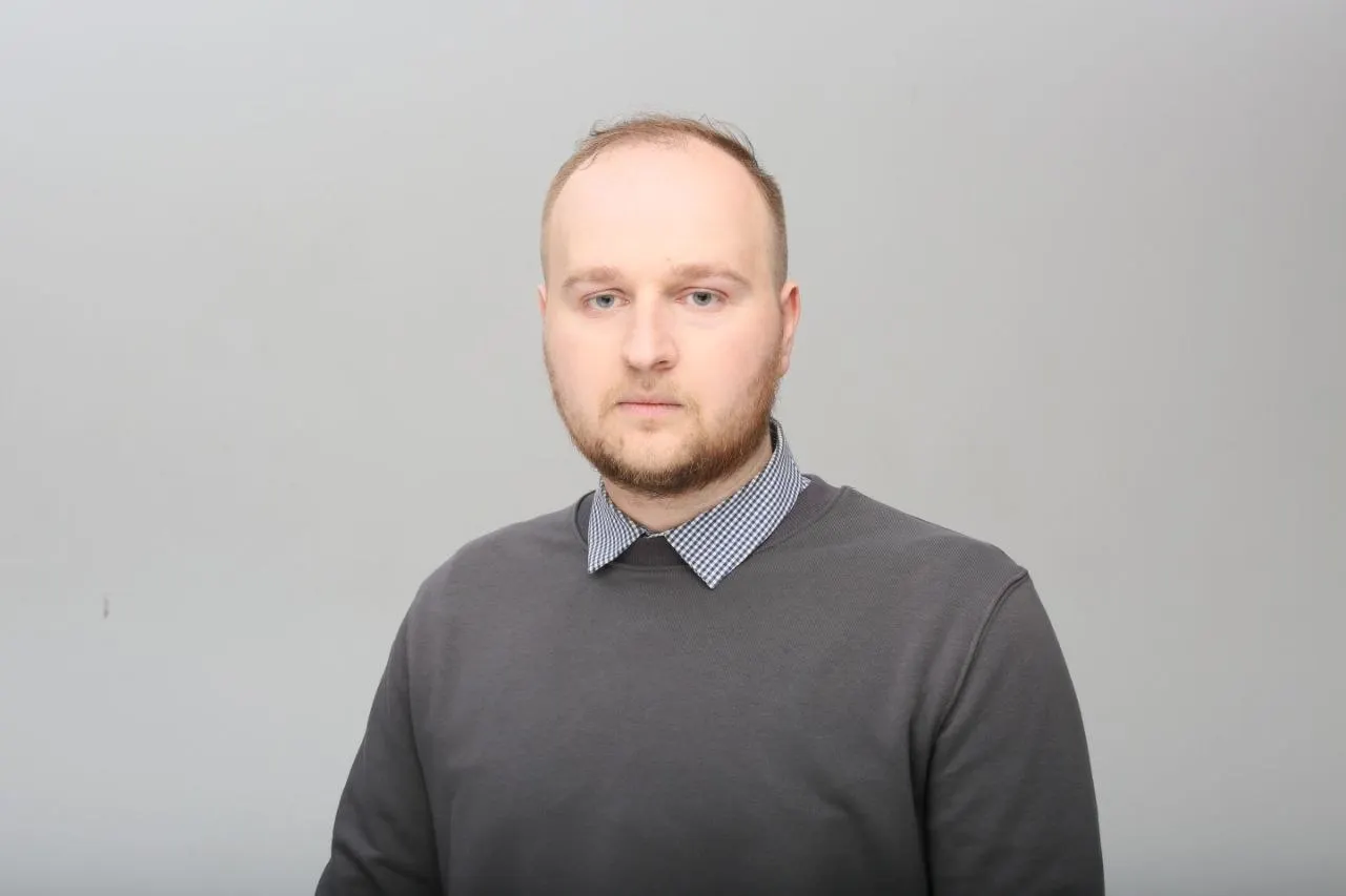 Суд отменил регистрацию Антона Парамонова по причине наличия иностранных ценных бумаг. В тот же день аналогичное решение принял Верховный суд Татарстана по другому кандидату от той же партии.