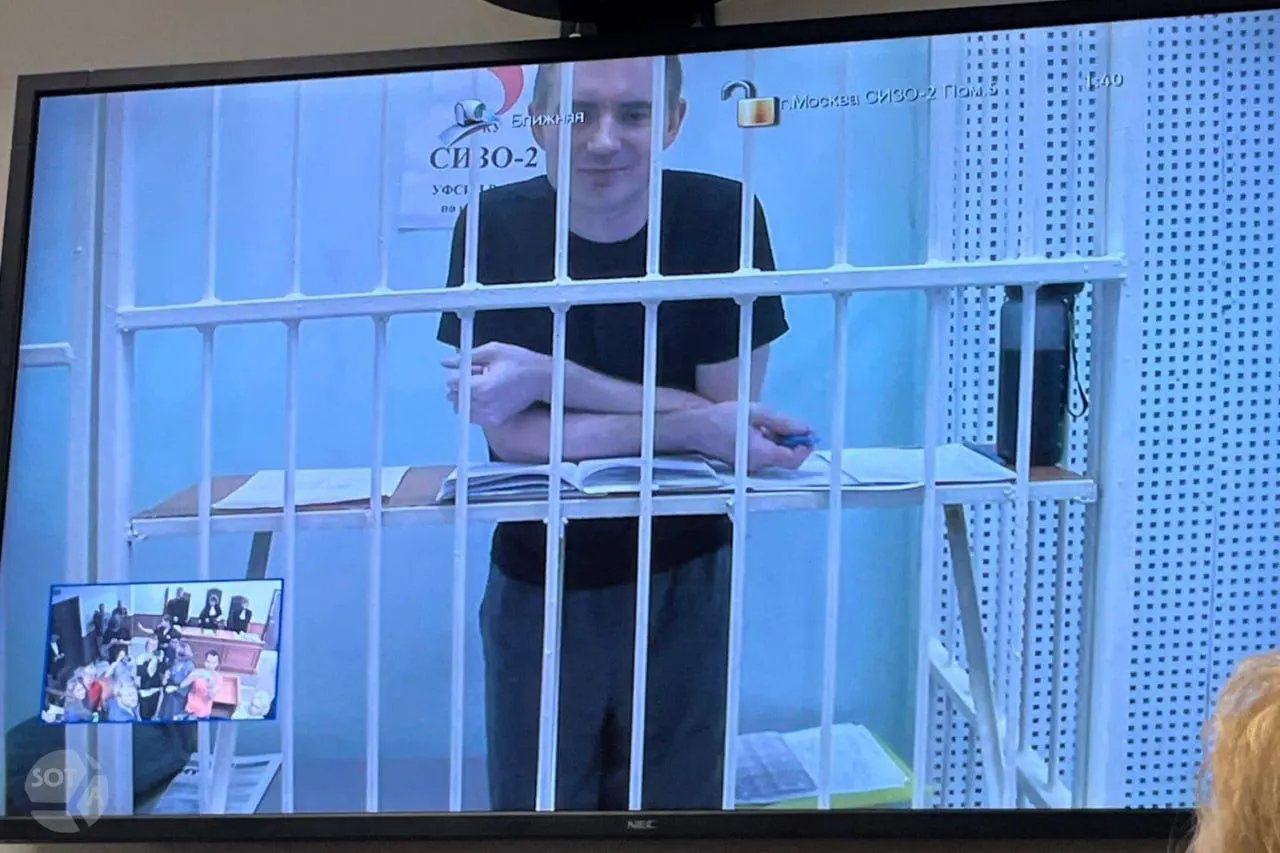 Дроны над Екатеринбургом, судебные решения и политика региона, очереди за бензином — главные события дня.