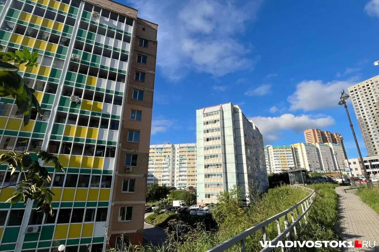 По данным исследования, цены на жильё растут в 68 городах; Владивосток возглавляет рейтинг, остальные регионы догоняют.