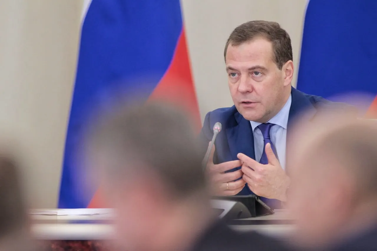 По словам Дмитрия Медведева, прекращение или приостановка СВО не остановит идеологическую борьбу с Западом — она сохранится на российских условиях.