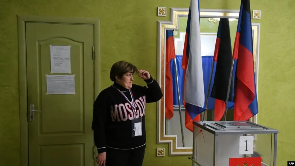 Сообщают о принуждении голосовать через ДЭГ, смене участка и поддержке определённых кандидатов в разных регионах.
