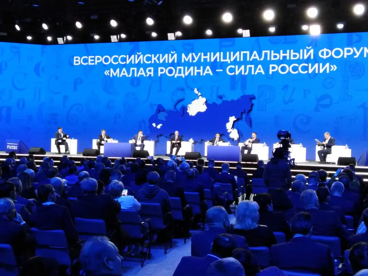Указ устанавливает ежегодное проведение форума и церемонии награждения представителей муниципального сообщества за вклад в развитие регионов.