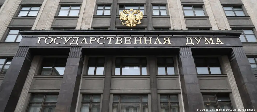 Кандидаты от партии «Яблоко» в одномандатных округах продолжают кампанию на фоне задержаний, угроз и судебных процессов; федеральный список снят, региональные попытки сохраняются.