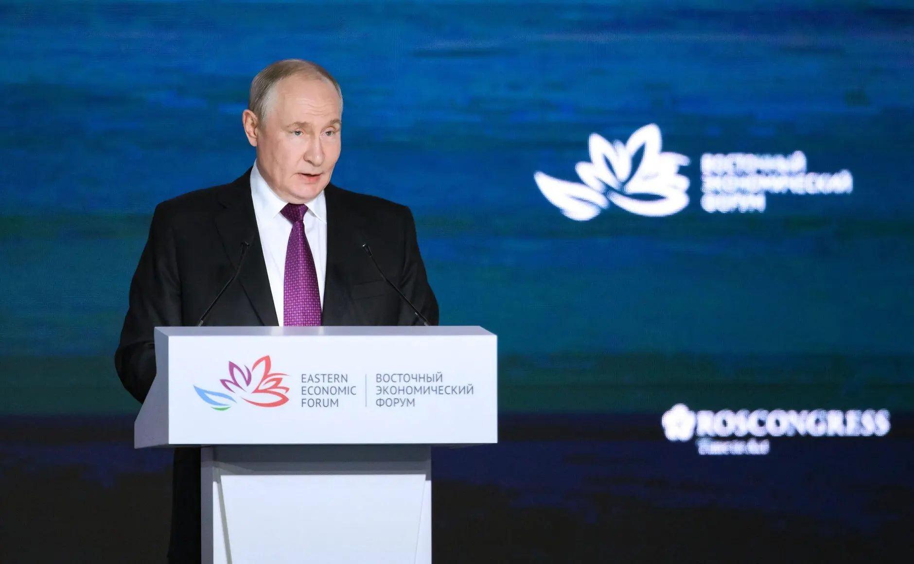 Путин заявил, что демография остаётся ключевым вызовом, и необходимо учитывать все факторы, влияющие на рождаемость; при этом СВО не является основным фактором снижения рождаемости.