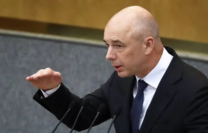 Глава Минфина заявил на финансовом форуме, что резерв для покрытия обязательств важнее колебаний цен на нефть; обсуждается роль ФНБ и накопления.