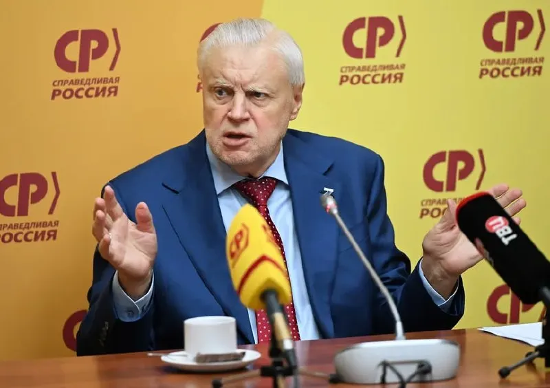 Сергей Миронов заявил, что часть избирателей утратила веру в возможность повлиять на власть на фоне кризиса и влияние СВО; он назвал объективные трудности одной из причин снижения поддержки.