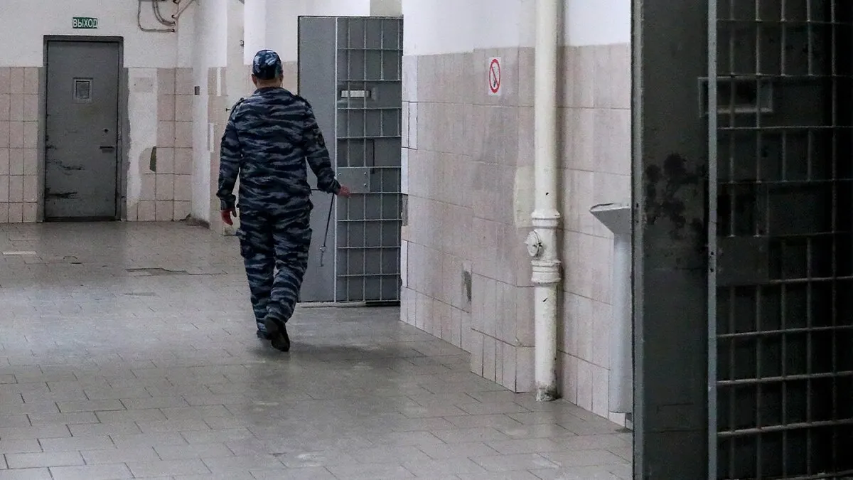 Следственные органы задержали двух граждан Азербайджана по обвинению в подготовке нападения с применением беспилотников; ход дела уточняется.