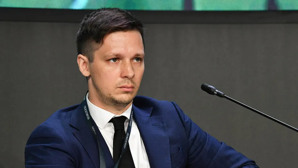 Экономические аналитики констатируют приближение к верхнему пределу госсектора и обсуждают предстоящие налоговые шаги и изменения в бюджете.