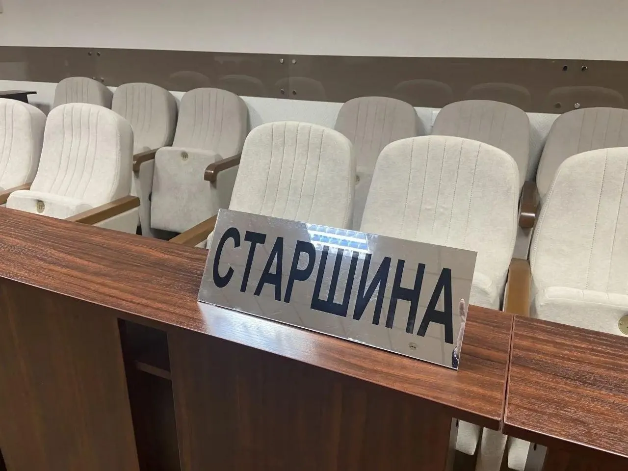 Сокращение числа заседателей и новый порядок совещания вызывают вопросы о справедливости и эффективности суда.