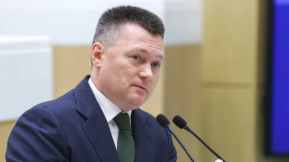 В условиях санкций и военного конфликта обсуждаются меры поддержки китайского бизнеса в России, роль судебной власти и динамика инвестиций Китая в Россию. Рассматриваются перспективы сотрудничества и новые ограничения.