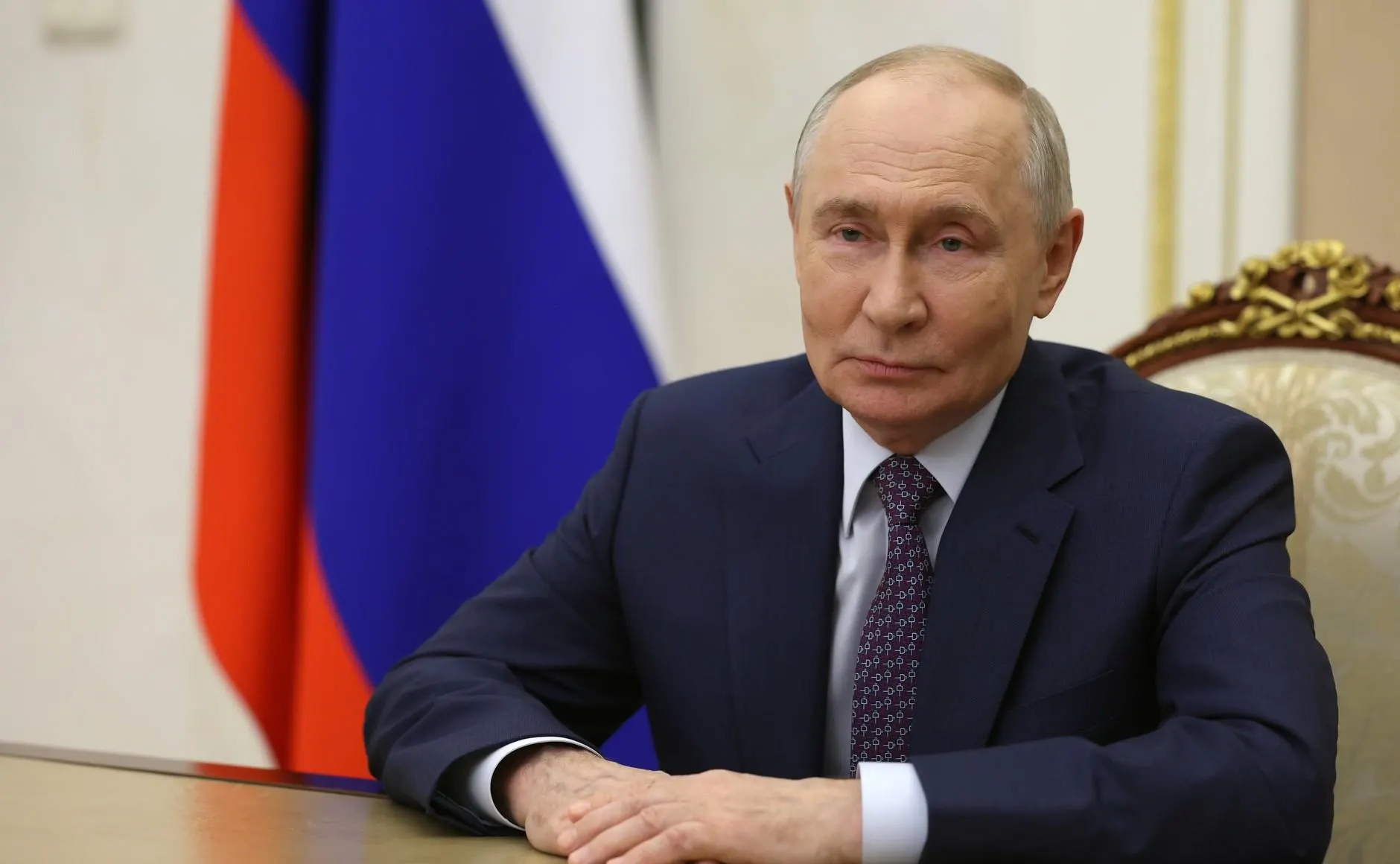 Президент поздравил педагогов с Днем учителя и подчеркнул важность их труда в образовании детей.